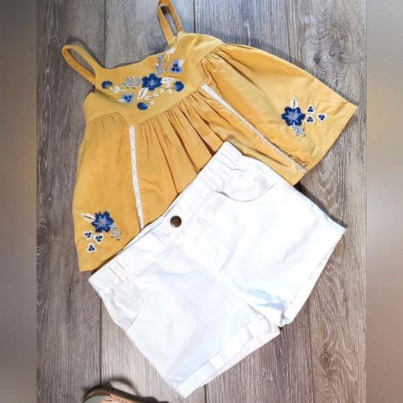 Toddler girls mustard yellow blouse and white shorts set Size 3T - Picture 2 of 16